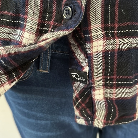 RAILS Hunter Button Down in Navy & Plum Flannel Plaid Fall Winter Sz M - Picture 6 of 13
